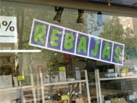 El Ayuntamiento recuerda que en rebajas los productos no pueden estar deteriorados y deben mostrar el doble precio