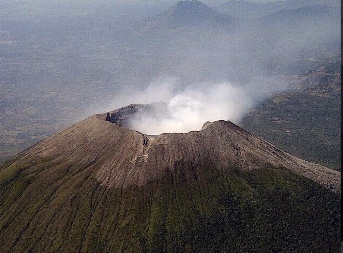 Emanaciones en el volcán Chaparrastique.