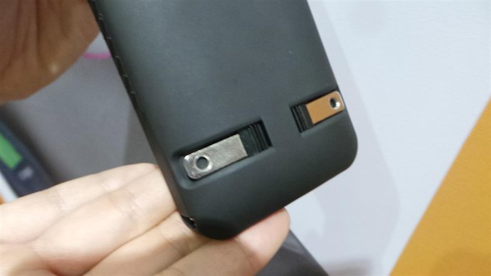 Pocketplug, carcasa cargador para smartphone