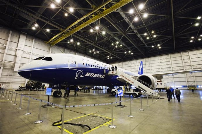 Un Dreamliner 787 de Boeing en un hangar de Air Canada en el aeropuerto Pearson 