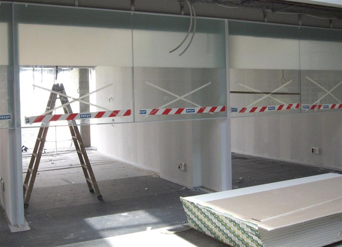 Una De Las Oficinas De Atención De Las Compañías Del Aeropuerto De Corvera