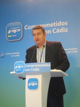 El presidente del PP de Cádiz, Antonio Sanz, en la rueda de prensa 