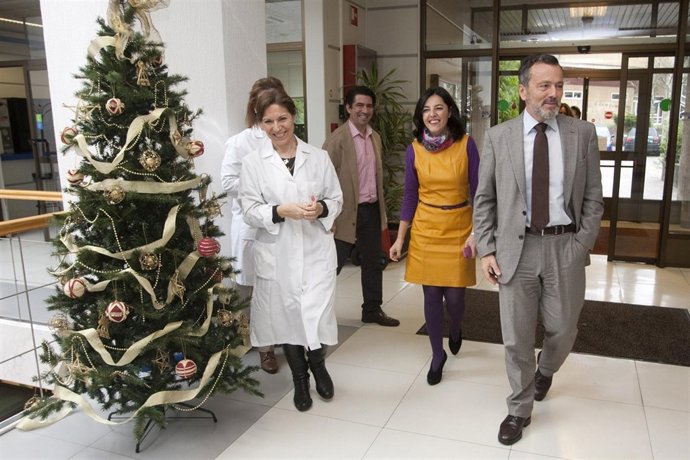 Agustín Hernández acude a donar sangre