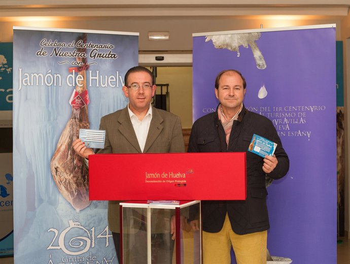 El alcalde de Aracena y el presidente de la DOP Jamón de Huelva. 