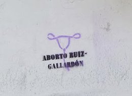 Pintada a favor del aborto en la casa que Ruiz-Gallardón tiene en Nerja