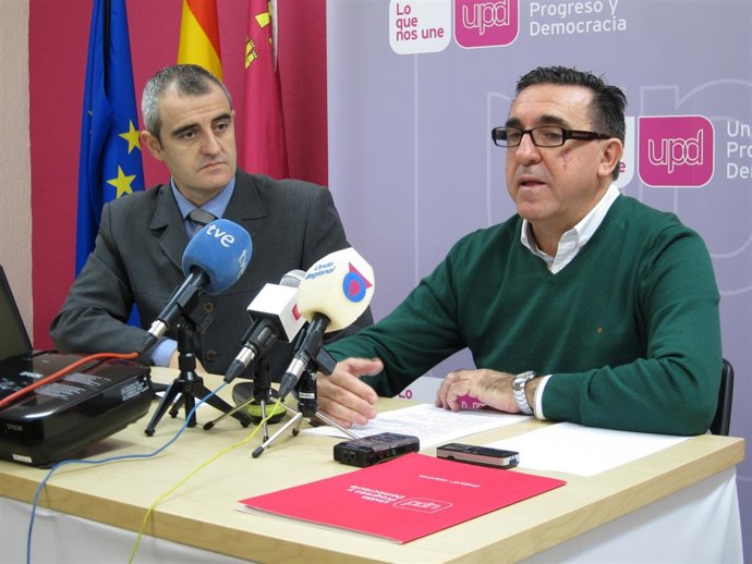Rafael Sánchez y César Nebot de UPyD en rueda de prensa