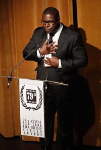 Insultan a Steve McQueen cuando recogía un premio por 12 años de esclavitud