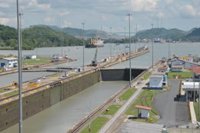 El Canal de Panamá ofrece adelantar 100 millones