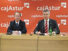 Rafael Virgós (cocina económica) y Carlos Siñeriz (cajastur)