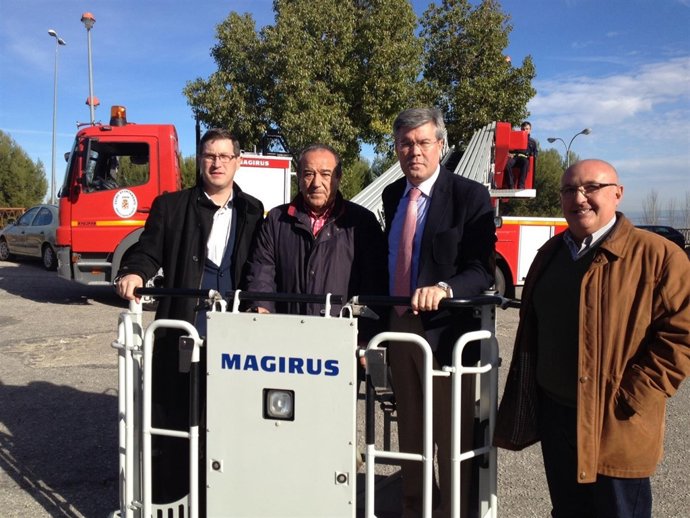Presentación del nuevo vehículo autoescala para el parque de Bomberos de Jaén