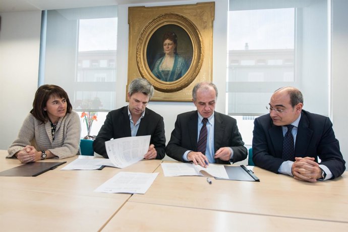 Firma del acuerdo para la atención sanitaria de la población de Cinco Villas.