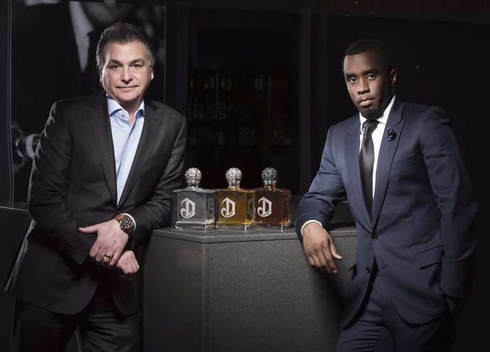  Larry Schwartz, Presidente De Diageo North America, Y Sean 'Diddy' Combs