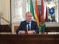 De la Torre defiende el nuevo sistema tarifario del agua y acusa al PSOE de querer "buscar tres pies al gato"