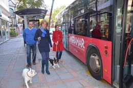 Oña, en la puesta en marcha del servicio canino en autobuses del municipio.