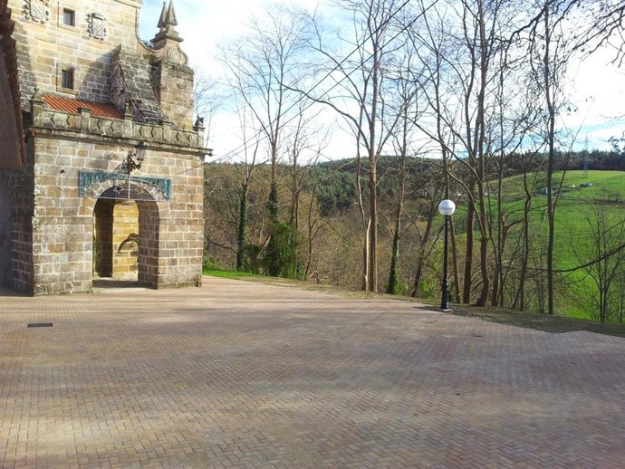 Finalizadas las obras de la plaza de Pontones