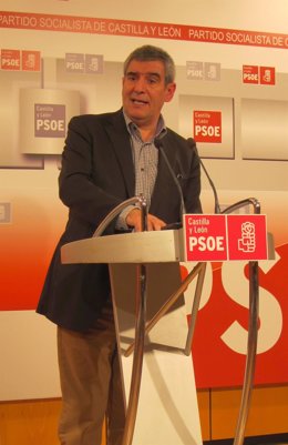 Julio Villarrubia en rueda de prensa