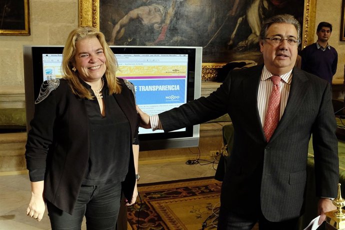 El alcalde de Sevilla, Juan Ignacio Zoido, y la concejal de Hacienda