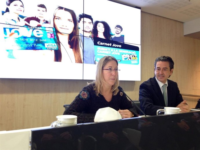 La consellera N.Munté y el dtor de Instituciones de La Caixa V.Guardiola