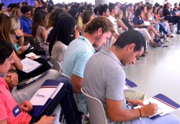 Jóvenes participantes en el programa de másteres de Loyola