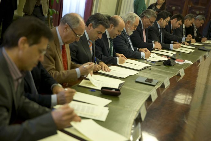 Miguel Arias Cañete en la Firma del Convenio del aceite