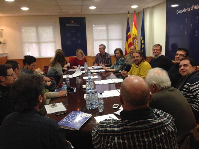 Núria Riera reunión con sindicatos