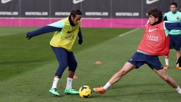 Neymar y Sergi Roberto en un entrenamiento del FC Barcelona