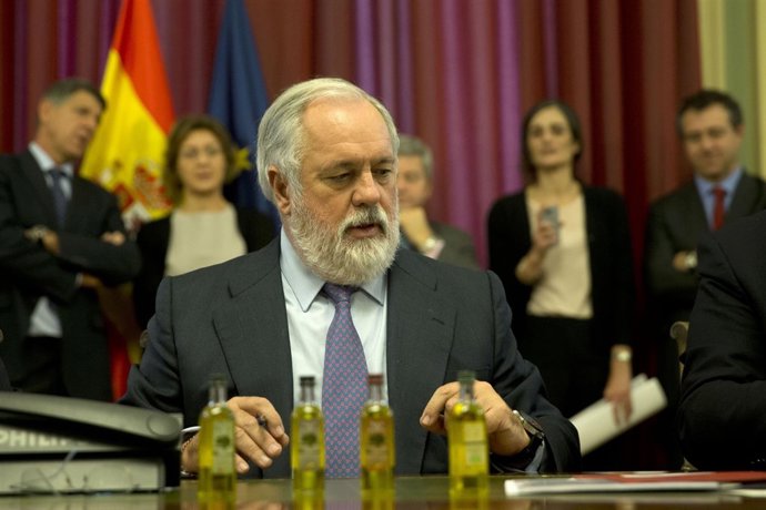 El ministro de Agricultura, Alimentación y Medio Ambiente, Miguel Arias Cañete, 