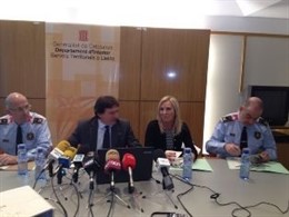 J.J.Isern (SCT) junto a A.Miranda (Interior) y cargos de Mossos