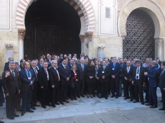 Foto de familia con oposición siria y el ministro García-Margallo en el centro