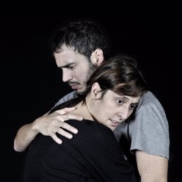 Los Actores Julio Manrique Y Clara Segura En 'Incendis'