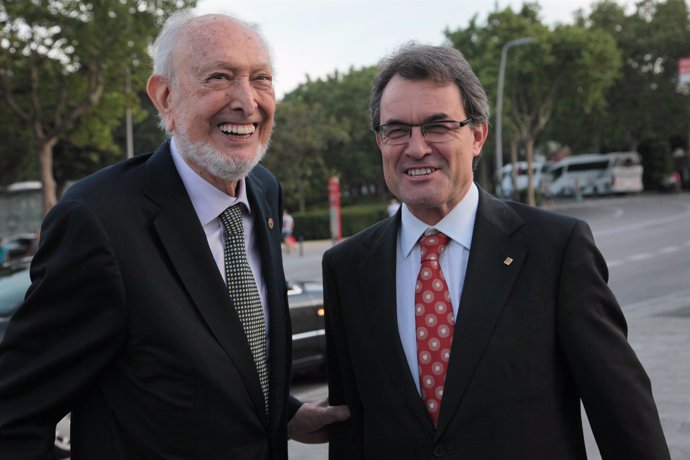 El editor y escritor Josep Maria Castellet y el presidente Artur Mas.