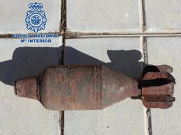 Granada de mortero de la posguerra encontrada en un contenedor