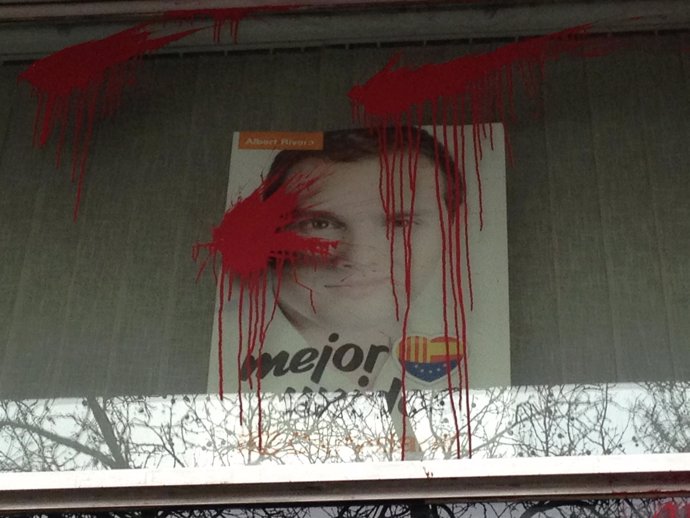 Ataque vandálico contra la sede de C's en Barcelona