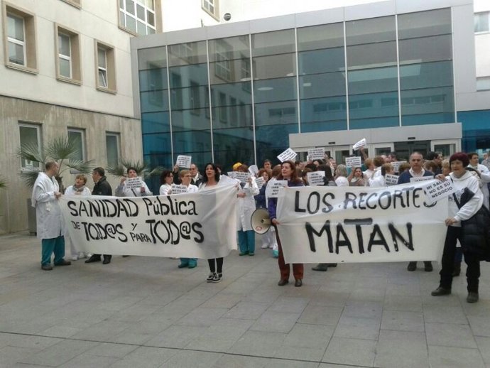 Concentración de la Marea Blanca en el hospital San Pedro