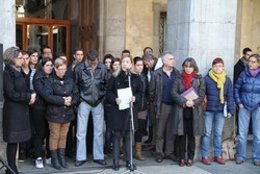 La alcaldesa de Vilanova en una concentración por la muerte de una mujer
