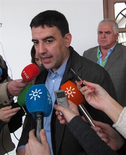 Mario Jiménez, hoy ante los medios