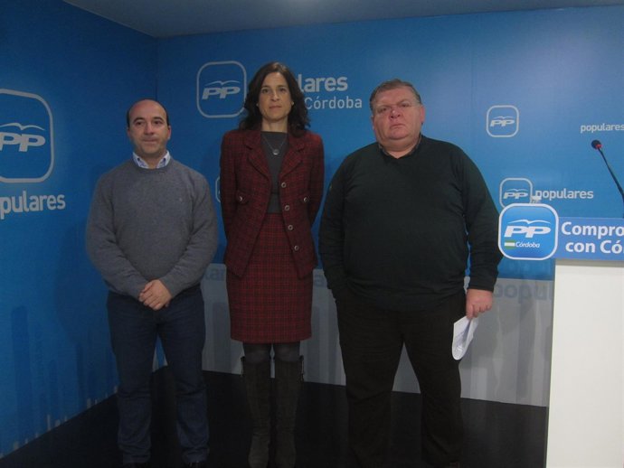 Pilar Gracia con ediles de Benamejí