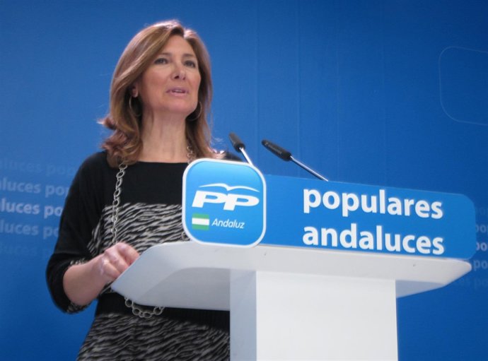 La vicesecretaria de Territorio del PP-A, Alicia Martínez, hoy en rueda de prens