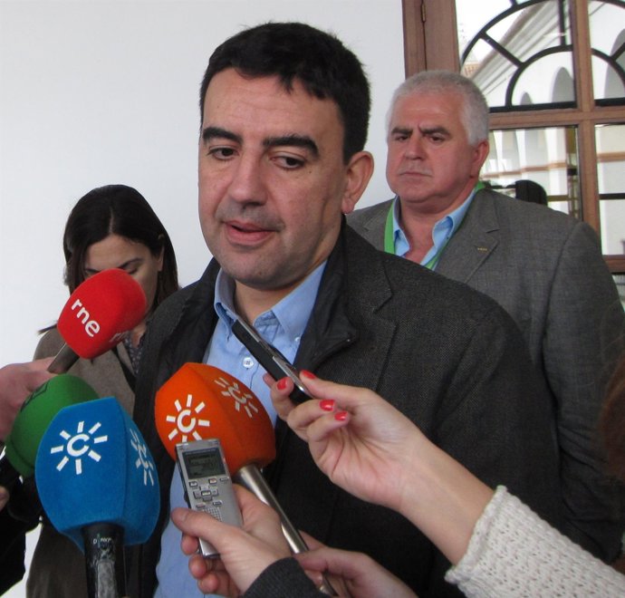 Mario Jiménez, hoy ante los medios