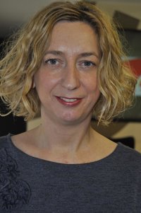 La portavoz de IU critica la "nefasta gestión" de Oliván, que atribuye a los "recortes"