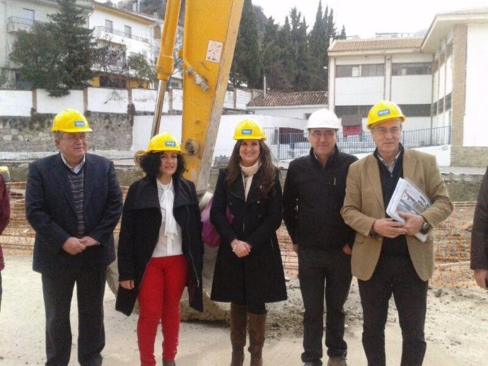 Visita a las obras de construcción en un colegio de Valdepeñas de Jaén