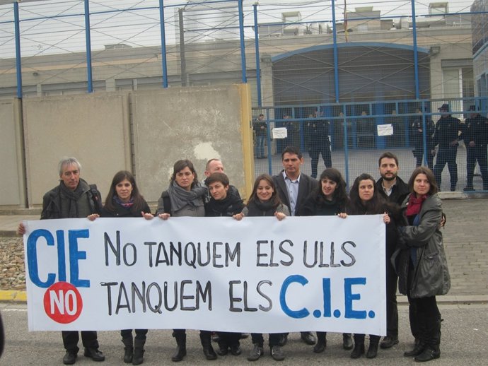 Diputados de ERC, ICV-EUiA y CUP, ante el CIE de Zona Franca