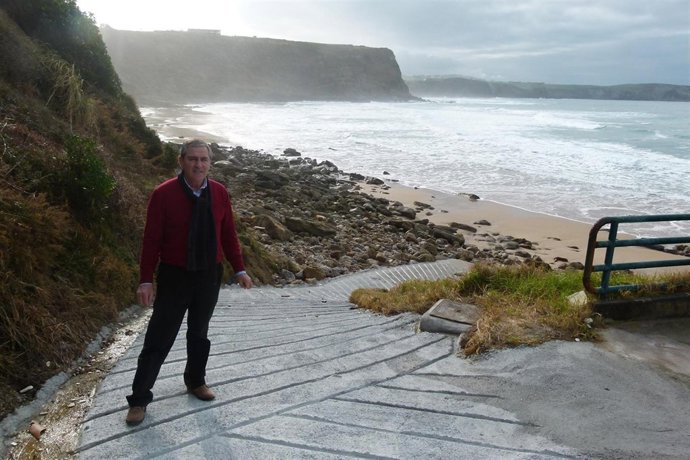 Nueva rampa de acceso a la playa de Los Locos