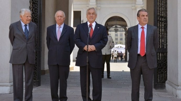 Los ex presidentes chilenos con el actual mandatario, Sebastián Piñera