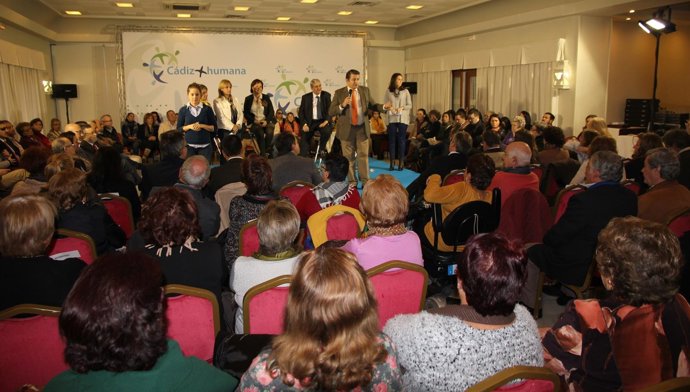 Sanz participa en un acto de la Plataforma 'Cádiz+Humana'