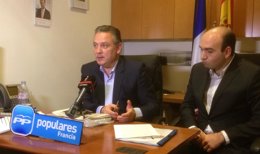 Alfredo Prada durante una reunuón en París con el PP francés