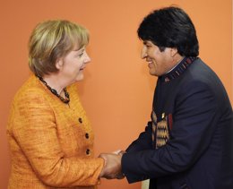 La canciller alemana, Angela Merkel, y el presidente boliviano, Evo Morales
