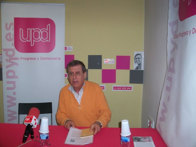 El eurodiputado de UPyD Sosa Wagner en su primer acto como candidato 