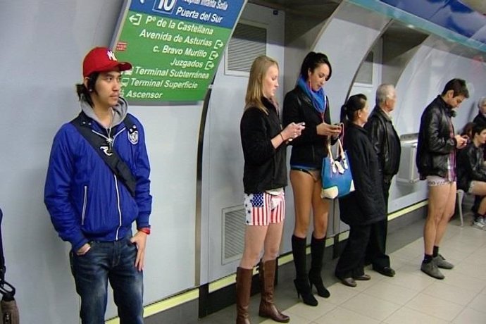 Día sin pantalones en el metro de Madrid