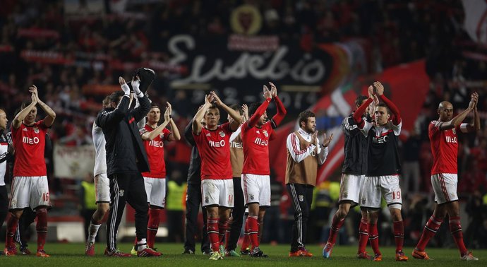El recuerdo a Eusebio protagonista en el clásico entre Benfica y Oporto